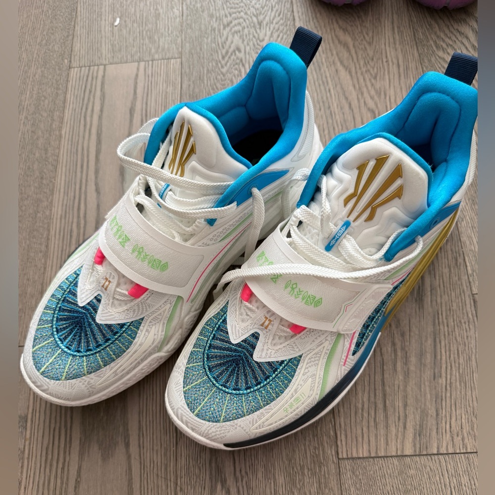 Men's ANTA KAI 1 basketball shoes in White and Blue with Multicolor Accents